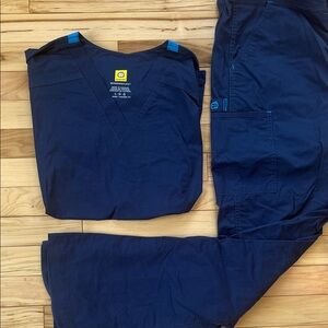 Wonderwink scrub set Large top and Large pants Midnight blue/navy